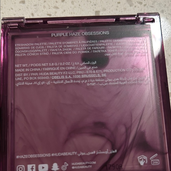 HUDA BEAUTY Vibrant Pink and Purple Eyeshadow Palette - Picture 5 of 7